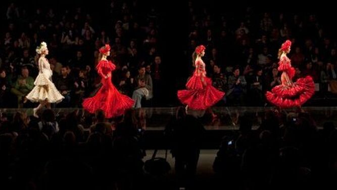 Certamen de moda flamenca en la Muestra de la Provincia