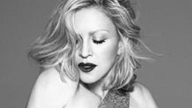 Imágenes de la nueva campaña de Versace con Madonna como imagen.
