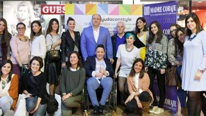 Bloggers de moda se reúnen en Sevilla The Style Outlets por una buena causa
