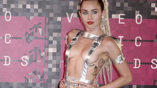 Miley Cyrus - MTV Gala 2015