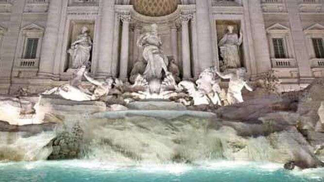 La Fontana di Trevi vuelve a brillar gracias a la firma de moda Fendi