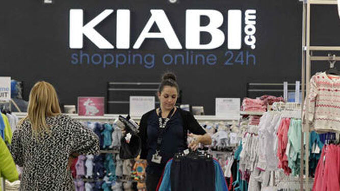 Kiabi llega a la planta alta del centro comercial con su ropa de niño, hombre y mujer.